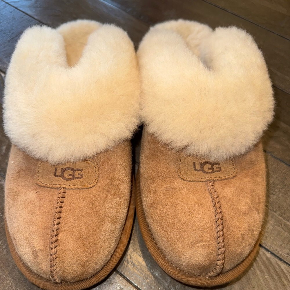 EUC Women’s Uggs size 8